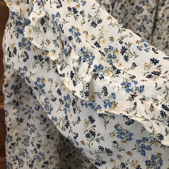 Max studio, women’s, ivory floral print top w/ spiral ruffle trim at sleeves / S - Picture 6 of 15